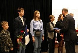 Nagrody Gminy Czempiń dla najlepszych uczniówNagrody Gminy Czempiń dla najlepszych uczniów (photo)