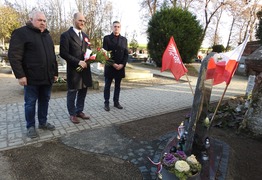 Wiązanki kwiatów i znicze dla Powstańców Wielkopolskich (photo)