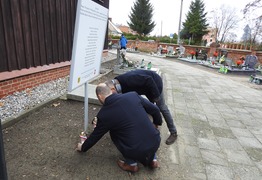 Wiązanki kwiatów i znicze dla Powstańców Wielkopolskich (photo)