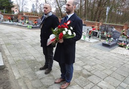 Wiązanki kwiatów i znicze dla Powstańców Wielkopolskich (photo)