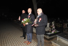 Wiązanki kwiatów i znicze dla Powstańców Wielkopolskich (photo)