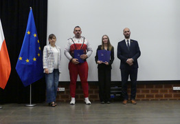 Przekazanie nagród wyróżnionym (photo)