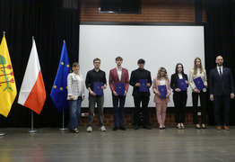 Przekazanie nagród wyróżnionym (photo)