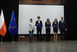 Przekazanie nagród wyróżnionym (photo)