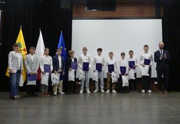 Przekazanie nagród wyróżnionym (photo)