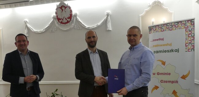 Budowa drogi dla rowerów z dopuszczeniem ruchu pieszego z Piechanina do Głuchowa – podpisanie umowy