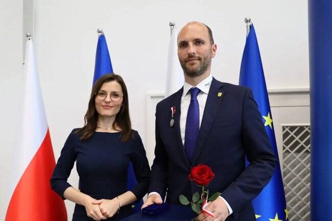 Burmistrz Konrad Malicki uhonorowany Odznaką Honorową za Zasługi dla Samorządu Terytorialnego